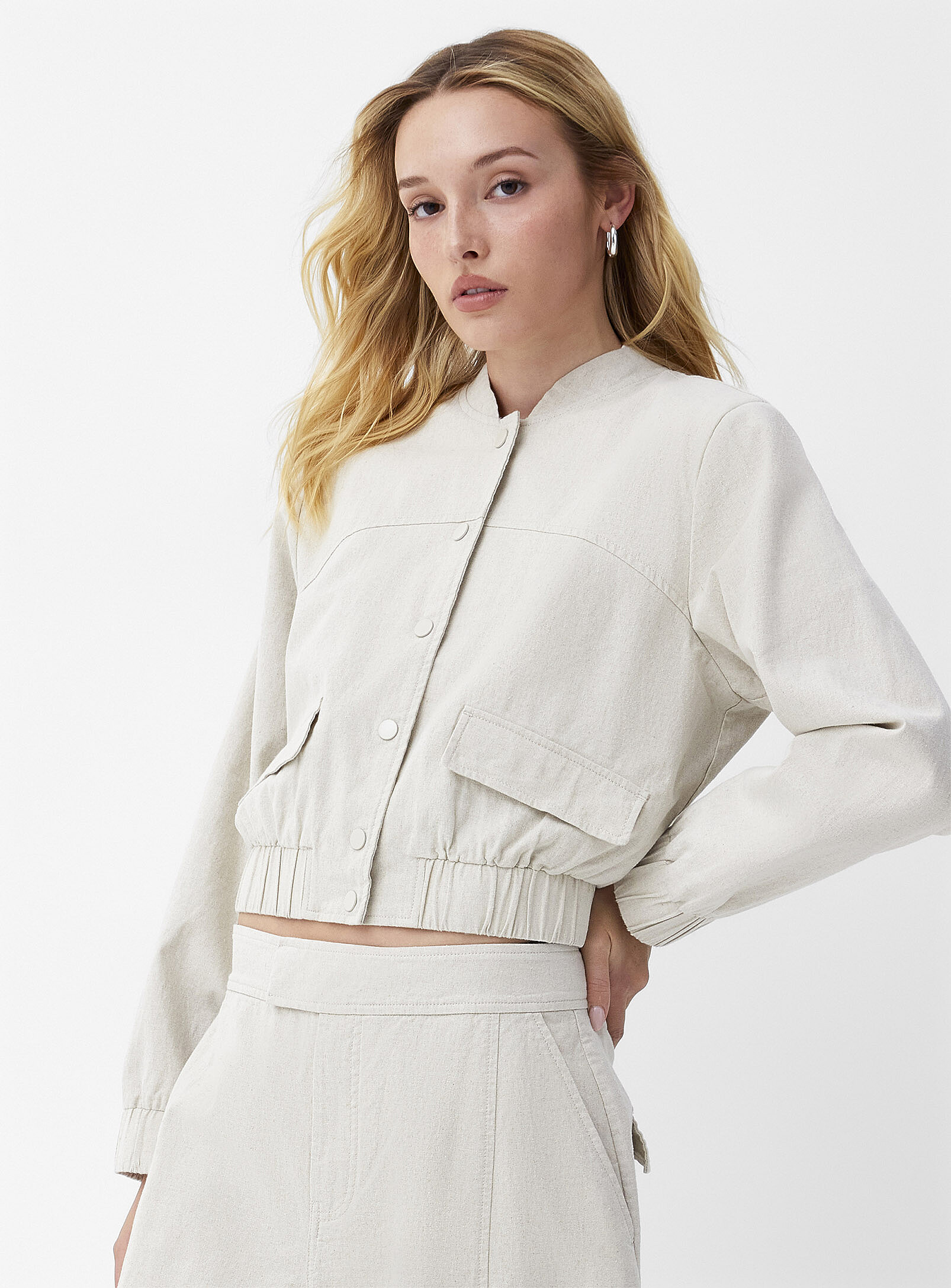 Flap pockets cropped linen-blend jacket