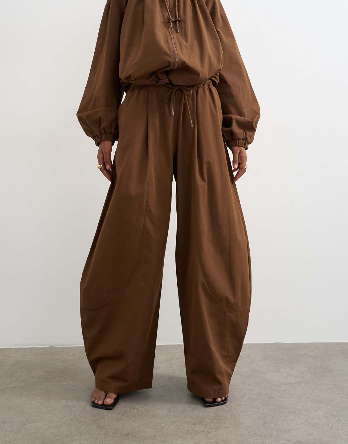 Topshop co ord techy lightweight ovoid trouser in chocolate