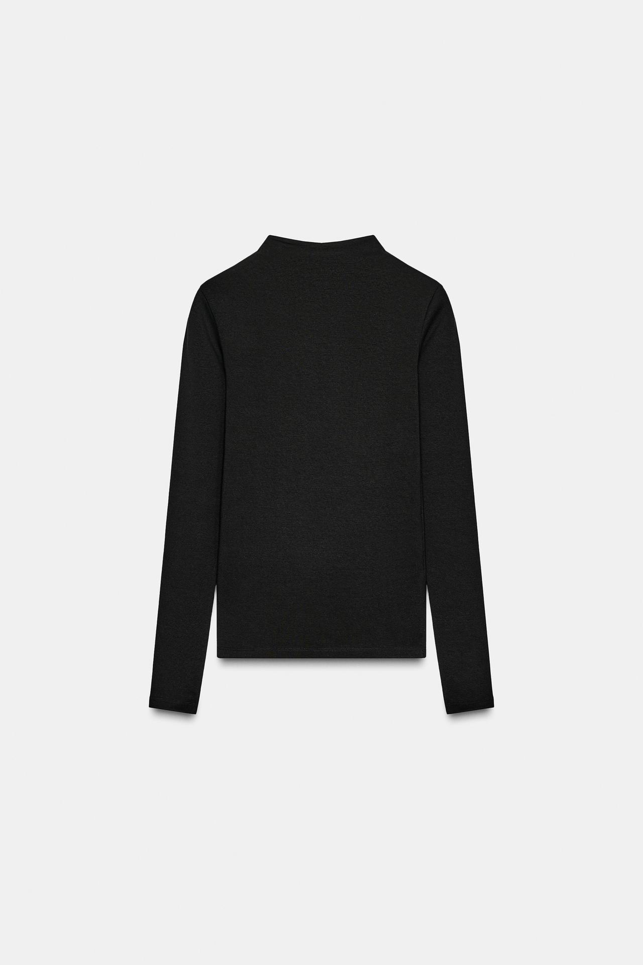 TURTLENECK T-SHIRT