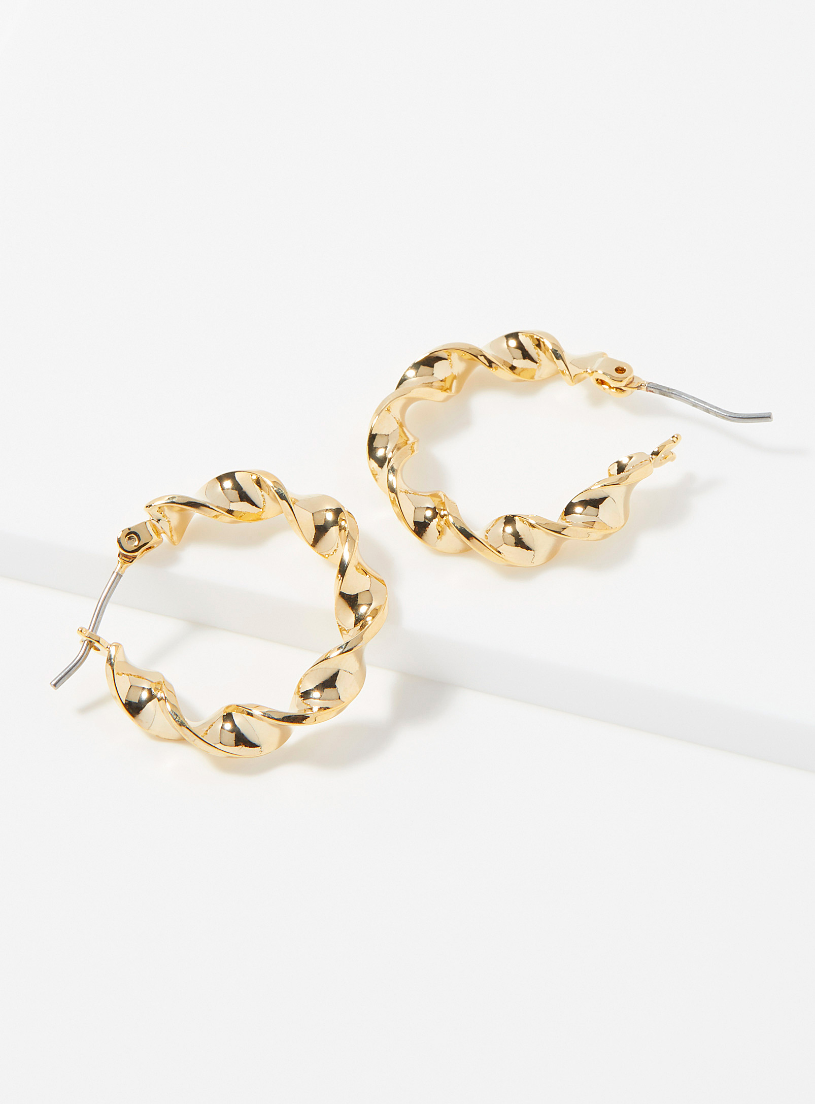 Small twisted hoops