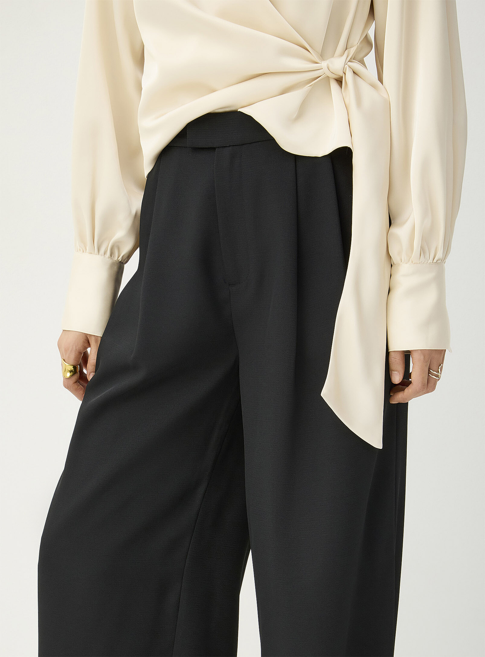 Pleated piqué wide-leg pant